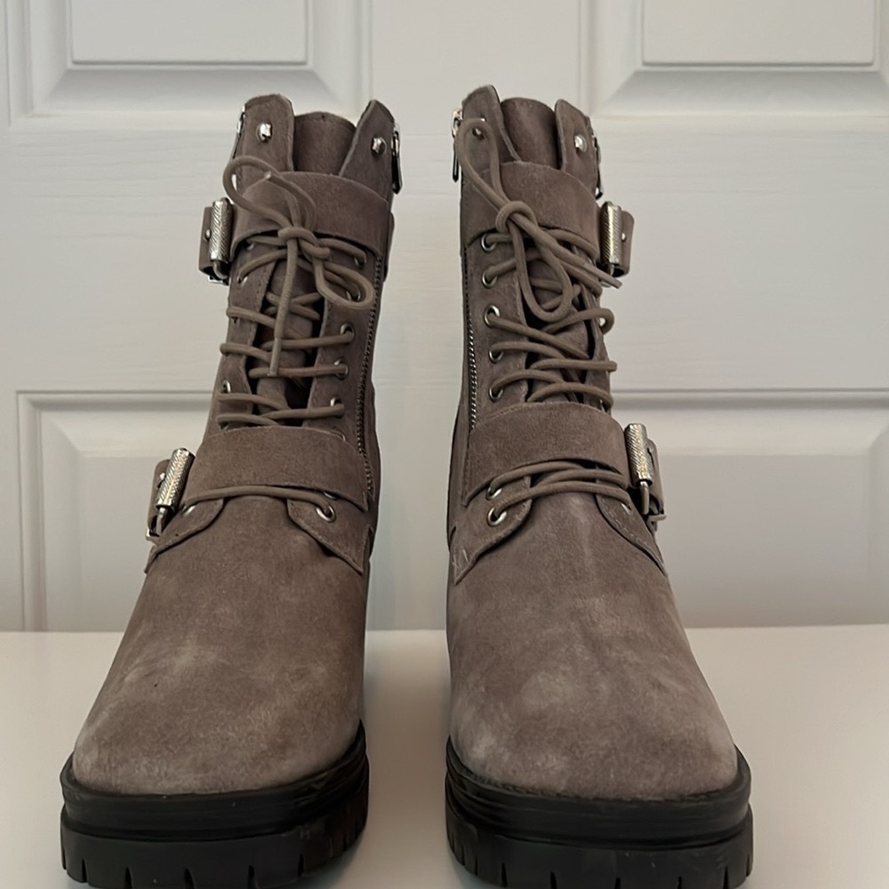 Charles by Charles David Clout Taupe Boots, Size 10 - Picture 6 of 11